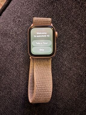 Apple Watch Series 4 - Pink Sand bundle